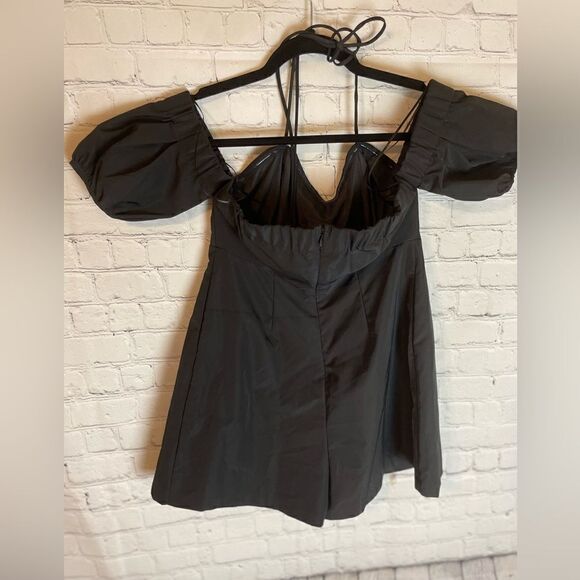 Urban Outfitters Cold Shoulder Halter Romper Size Small - Picture 12 of 12